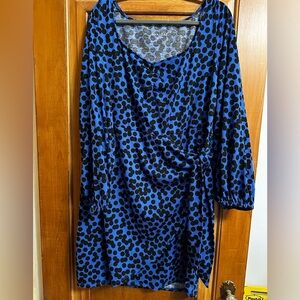 Beautiful blue with black spots size XXL